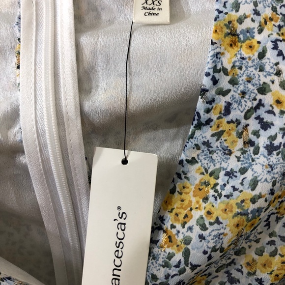 Floral Romper Low V-neck Sz: XXSmall - Picture 3 of 9